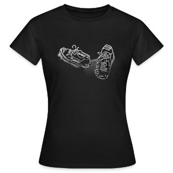 Schuhe - Frauen T-Shirt - Schwarz - Vorne - AI Model Female 172 dark (172cm)