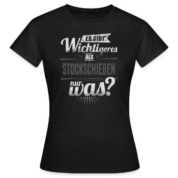 Es gibt wichtigeres als Stockschießen - RAHMENLOS - Frauen T-Shirt - Schwarz - Vorne - AI Model Female 172 dark (172cm)