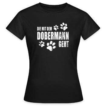 Die mit dem Dobermann geht - Frauen T-Shirt - Schwarz - Vorne - AI Model Female 172 dark (172cm)