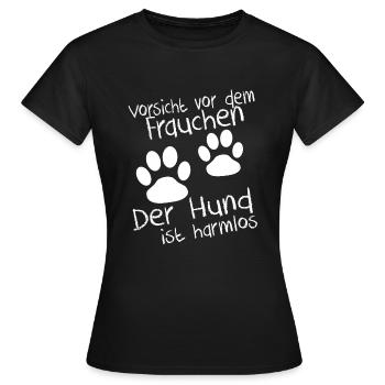 Vorsicht vor dem Frauchen, der Hund ist harmlos - Frauen T-Shirt - Schwarz - Vorne - AI Model Female 172 dark (172cm)