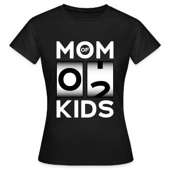 MOM OF 2 KIDS MAMA GEBURT ZWEITES KIND - Frauen T-Shirt - Schwarz - Vorne - AI Model Female 172 dark (172cm)