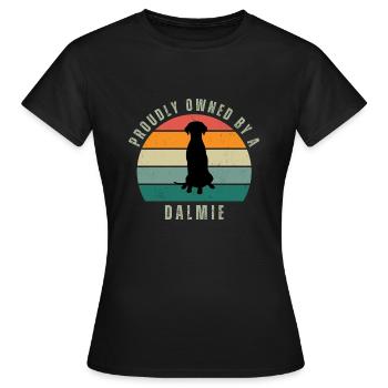 Proudly Owned by a Dalmie Retro Sunset - Frauen T-Shirt - Schwarz - Vorne - AI Model Female 172 dark (172cm)