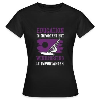 bildung windsurfen - Frauen T-Shirt - Schwarz - Vorne - AI Model Female 172 dark (172cm)