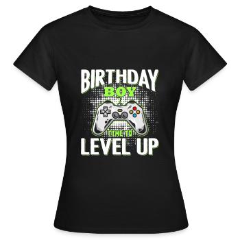 Geburtstagskind Zeit, um Videospiel Geburtstag zu verbessern - Frauen T-Shirt - Schwarz - Vorne - AI Model Female 172 dark (172cm)
