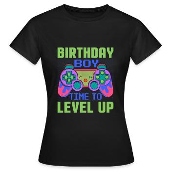 Geburtstagskind Zeit, um Videospiel Geburtstag zu verbessern - Frauen T-Shirt - Schwarz - Vorne - AI Model Female 172 dark (172cm)