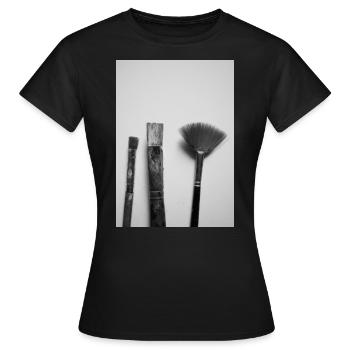 brosse - T-shirt Femme - noir - Devant - AI Model Female 172 dark (172cm)