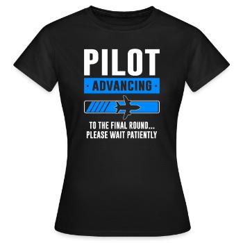 Pilot Pilot Flugzeug Geschenk - Frauen T-Shirt - Schwarz - Vorne - AI Model Female 172 dark (172cm)