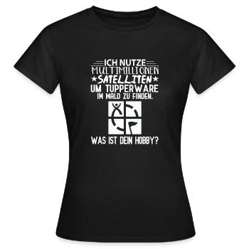 multimillionen satelliten hobby geocaching spruch - Frauen T-Shirt - Schwarz - Vorne - AI Model Female 172 dark (172cm)