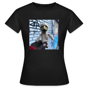 puppet knitted out of wool - Frauen T-Shirt - Schwarz - Vorne - AI Model Female 172 dark (172cm)
