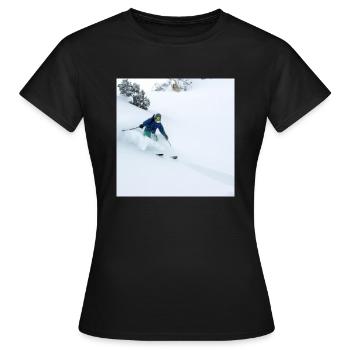 Skifahrer in tiefem Pulverschnee - Frauen T-Shirt - Schwarz - Vorne - AI Model Female 172 dark (172cm)
