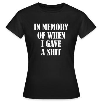 En souvenir de quand j’ai donné une merde - T-shirt Femme - noir - Devant - AI Model Female 172 dark (172cm)