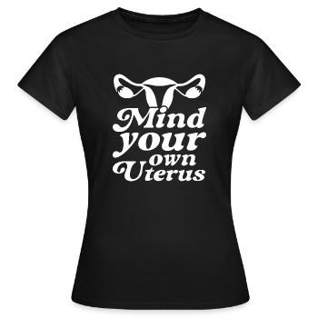 Achten Sie auf Ihre eigene Gebärmutter - Frauen T-Shirt - Schwarz - Vorne - AI Model Female 172 dark (172cm)