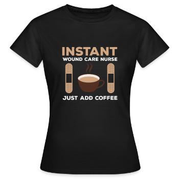 Grand café d’infirmière en soins des plaies - T-shirt Femme - noir - Devant - AI Model Female 172 dark (172cm)