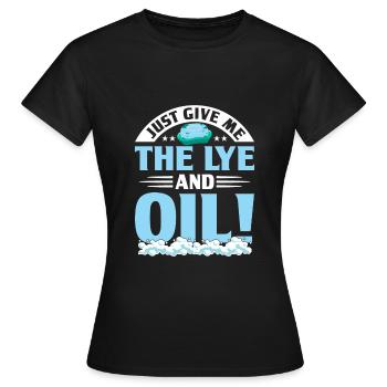 Seife machen - Frauen T-Shirt - Schwarz - Vorne - AI Model Female 172 dark (172cm)