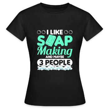 Seife machen - Frauen T-Shirt - Schwarz - Vorne - AI Model Female 172 dark (172cm)