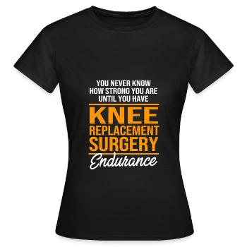 Knie Operation - Frauen T-Shirt - Schwarz - Vorne - AI Model Female 172 dark (172cm)