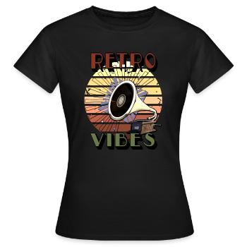 Ambiances rétro avec un gramophone au coucher du soleil - T-shirt Femme - noir - Devant - AI Model Female 172 dark (172cm)