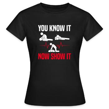 CPR Instructor - Frauen T-Shirt - Schwarz - Vorne - AI Model Female 172 dark (172cm)
