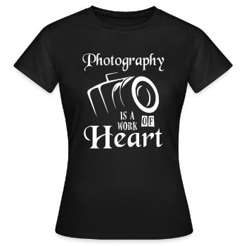 Photography is a Of Heart - Frauen T-Shirt - Schwarz - Vorne - AI Model Female 172 dark (172cm)