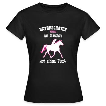 pferd spruch unterschätze nie ein Mädchen - Frauen T-Shirt - Schwarz - Vorne - AI Model Female 172 dark (172cm)