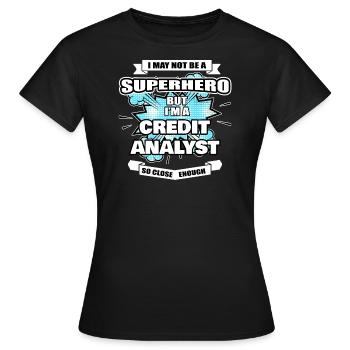 Analyste de crédit Gift Superhero Analyste de crédit - T-shirt Femme - noir - Devant - AI Model Female 172 dark (172cm)