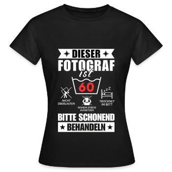 Dieser Fotograf ist 60. Schonend behandeln - Frauen T-Shirt - Schwarz - Vorne - AI Model Female 172 dark (172cm)