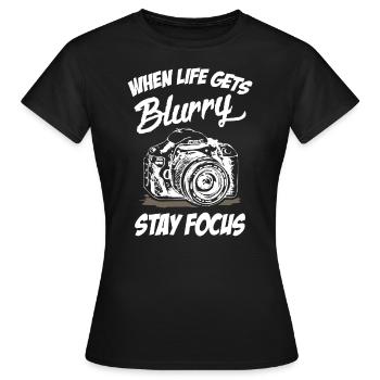 Photographer Stay Focus - Frauen T-Shirt - Schwarz - Vorne - AI Model Female 172 dark (172cm)