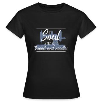 Machine à coudre couture tailleur fait main cadeau - T-shirt Femme - noir - Devant - AI Model Female 172 dark (172cm)