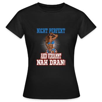 Sommerstil Nicht Perfekt Aber Verdammt Nah Dran - Frauen T-Shirt - Schwarz - Vorne - AI Model Female 172 dark (172cm)