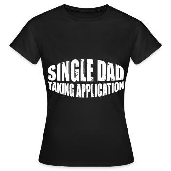 Single Dad Taking Application 8 - Frauen T-Shirt - Schwarz - Vorne - AI Model Female 172 dark (172cm)