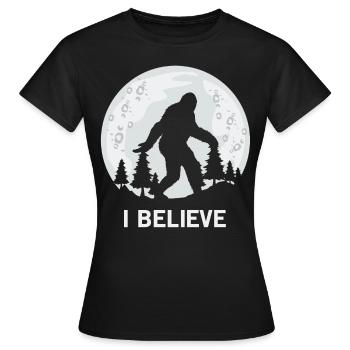 I Believe Bigfoot Moonshine Sasquatch Conspiracy T - Frauen T-Shirt - Schwarz - Vorne - AI Model Female 172 dark (172cm)