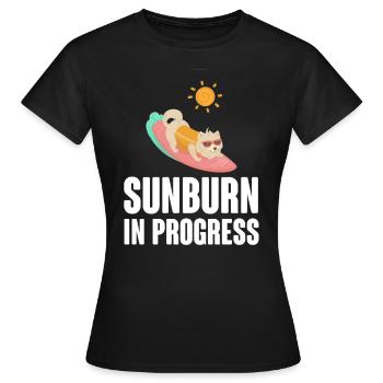 Sonnenbrand In Progress Sonnenbaden Sommerzeit - Frauen T-Shirt - Schwarz - Vorne - AI Model Female 172 dark (172cm)