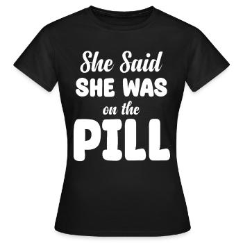 Elle a dit qu’elle prenait la pilule. Drôle - T-shirt Femme - noir - Devant - AI Model Female 172 dark (172cm)