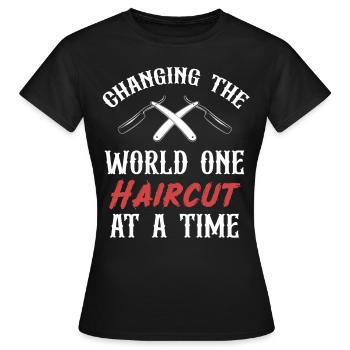 Ein Haarschnitt Nach Dem Anderen Verändert Die - Frauen T-Shirt - Schwarz - Vorne - AI Model Female 172 dark (172cm)