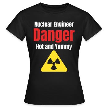 Nuclear Engineer Danger Hot & Yummy Engineer - Frauen T-Shirt - Schwarz - Vorne - AI Model Female 172 dark (172cm)