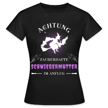 Schwiegermutter Hexe am Besen mit Katze im Anflug - Frauen T-Shirt - Schwarz - Vorne - AI Model Female 172 dark (172cm)