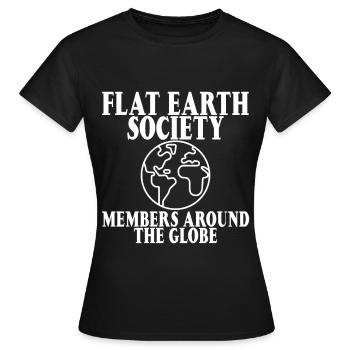 Flat Earth Society, membres du monde entier 11 - T-shirt Femme - noir - Devant - AI Model Female 172 dark (172cm)