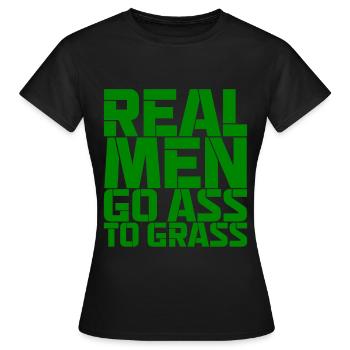 Real Men Go Ass To Grass - Frauen T-Shirt - Schwarz - Vorne - AI Model Female 172 dark (172cm)