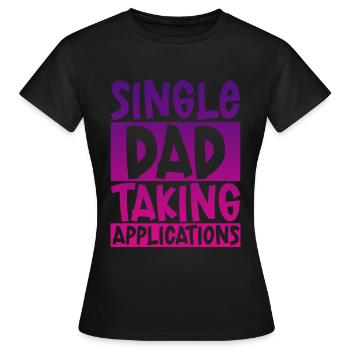 Single Dad Taking Application 4 - Frauen T-Shirt - Schwarz - Vorne - AI Model Female 172 dark (172cm)