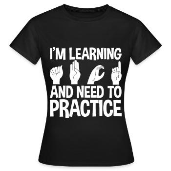 J’apprends et j’ai besoin de pratiquer - T-shirt Femme - noir - Devant - AI Model Female 172 dark (172cm)
