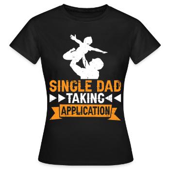 Single Dad Taking Application 7 - Frauen T-Shirt - Schwarz - Vorne - AI Model Female 172 dark (172cm)