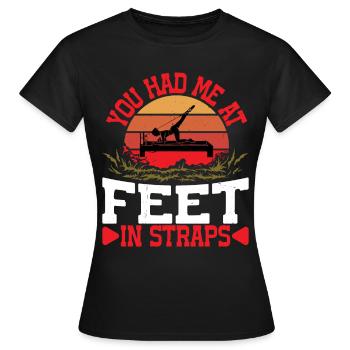 You Had Me At Feet In Straps 42 - Frauen T-Shirt - Schwarz - Vorne - AI Model Female 172 dark (172cm)