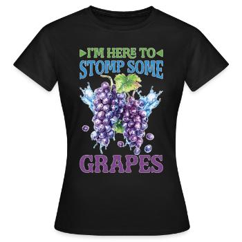 I'm Here To Stomp Some Grapes 22 - Frauen T-Shirt - Schwarz - Vorne - AI Model Female 172 dark (172cm)