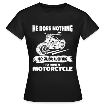 Il ne fait rien, il veut juste conduire une moto - T-shirt Femme - noir - Devant - AI Model Female 172 dark (172cm)