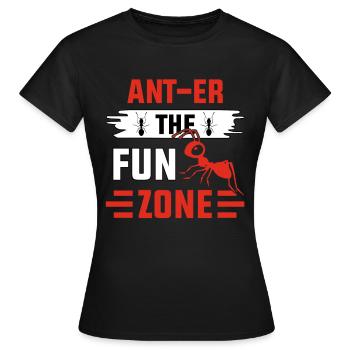Dans la zone de divertissement - T-shirt Femme - noir - Devant - AI Model Female 172 dark (172cm)