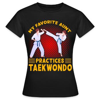 Meine Lieblingstante trainiert Taekwondo - Frauen T-Shirt - Schwarz - Vorne - AI Model Female 172 dark (172cm)