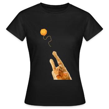 Cat redhead plays with ball of yarn - Women's T-Shirt - black - Front - AI Model Female 172 dark (172cm)