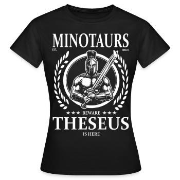Thésée – Minotaures attention, Thésée est là - T-shirt Femme - noir - Devant - AI Model Female 172 dark (172cm)