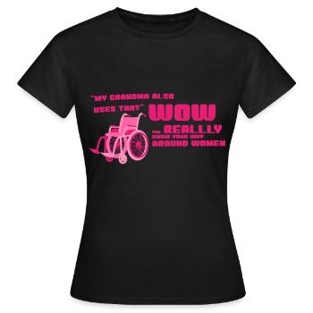 Fauteuil roulant – Ma grand-mère ? Wow, les femmes expertes. - T-shirt Femme - noir - Devant - AI Model Female 172 dark (172cm)