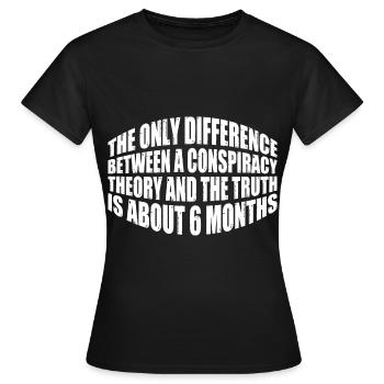 The Only Difference Between A Conspiracy Theory 20 - Frauen T-Shirt - Schwarz - Vorne - AI Model Female 172 dark (172cm)